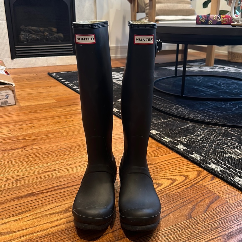 Women's black Hunter US8 rain boots